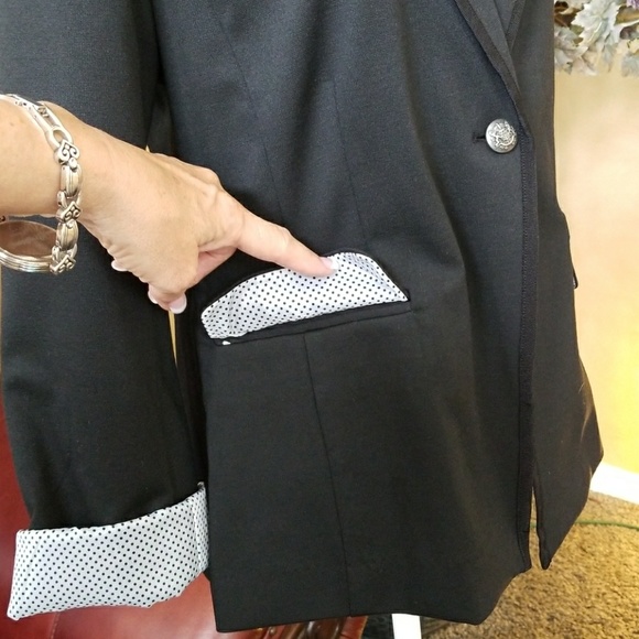Black Ellen Tracy blazer - Picture 6 of 7